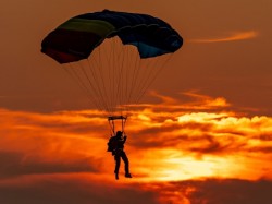 Skydiving, salt cu parasuta in Pitesti, idee de experienta cadou